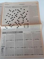 Milliyet Pazar Gazetesi - 3 Aralık 2000 - Murat Belge ve Hale Soygazi Fotoğrafı - Küçük Paris Cihangir - Kentli Kadının Seks Güncesi - Sarah Jessica Parker