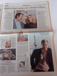 Milliyet Pazar Gazetesi - 3 Aralık 2000 - Murat Belge ve Hale Soygazi Fotoğrafı - Küçük Paris Cihangir - Kentli Kadının Seks Güncesi - Sarah Jessica Parker
