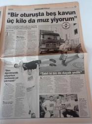 Milliyet Pazar Gazetesi - 21 Nisan 2002 - Mahsun Kırmızıgül Fotoğrafı- Jenga Turnuvası - Çocuklar Duymasın Dizisi - Pınar Altuğ - İlber Ortaylı
