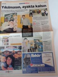 Milliyet Pazar Gazetesi - 21 Nisan 2002 - Mahsun Kırmızıgül Fotoğrafı- Jenga Turnuvası - Çocuklar Duymasın Dizisi - Pınar Altuğ - İlber Ortaylı