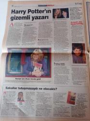 Milliyet Pazar Gazetesi - 3 Şubat 2002 - Hastaneye Gitmeyen Tek Eski Sevgili Nefise Karatay Fotoğrafı - Ressam Komet Ve Suç Ortakları - Beyaz Saray Pavyonu Artık Lüks Restaurant
