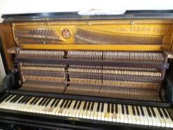 EDUARD SEILER BERLIN DUVAR PİYANOSU (UPRIGHT PİANO)  ÇOK İYİ DURUMDA AKORDU DA TAMAM ÇOK BÜYÜK BİR ŞANS ALICI İÇİN