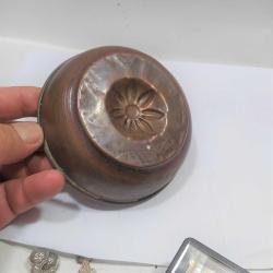 P79-------İÇİNDE HEDİYE YAZILI BAKIR BEBEK HAMAM TASI