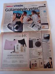 Milliyet Vitrin Gazetesi - 21 Nisan 2001 - Sayı 230 - Turasan Şarapları - En Hafif Fotoğraf Makinesi - Canon -Manken Dilek Serbest Ve Pınar Bulut Fotoğrafı - Erberk Ajan- Alışveriş Brookfiels Geldi - Boxer'lı Cazibe