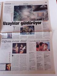 Milliyet Gazete Pazar - 13 Haziran 1999 - Sayı 123 - Meltem Cumbul Fotoğrafı - Müslüm Gürses - Ciguli - Salman Rusdi - Röntgenciliğin Sınırı Yok - Nilüfer Açıkalın - Peker Açıkalın