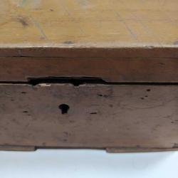 DR14-----ÇEYİZ SANDIĞI ŞEKLİNDE ÇOK YAŞLI AHŞAP KUTU