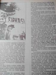 Yıllarboyu Tarih Dergisi - Eylül 1978 - Harem yolunda bir cariye - Meclis'te öldürülen milletvekili - Bir Rum sarrafa teslim edilen padişah hazinesi - Tamburi Ali Efendi - Midhat Sertoğlu - Munir Sirer - İmralı yolunda 14 ölüm yolcusu - İstanbul'u sevenler birleşiyor - Kosova cehennemi - NATO ile 27 yıl -