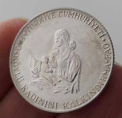 1980 KÖYLÜ KADINI KALKINDIRMA FAO GÜMÜŞ 500 LİRA HATIRA PARASI ÇİLALTI H1A2T4 ÇOK NADİR