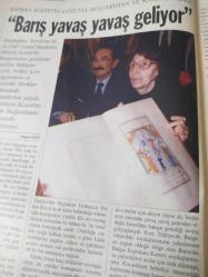 Nokta Dergisi - 22-28 Kasım 1998 - APO NEDEN ŞİMDİ YAKALANDI? ABDULLAH ÖCALAN - Siyasi tutukluların boykotu DGM sandalyelerini boş bıraktı - Almanya'nın bölücü altınları Türkiye'den sorulacak - Süper güçler denge savaşında - Karadul'un öptüğü prensler - Kentin erkek mekanları - Asya'da Demirel rüzgarı - Pelikülde üç fidan - Dört nala kalkmış at - Eski sur yıkılmaya mahkumdur -