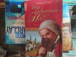 DAS GEHEIMNIS DER HEBAMME