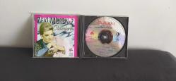 ZEKİ MÜREN 2 HATIRALARIM CD ALBÜM. CD' DE BİRAZ ÇİZİK MEVCUT.