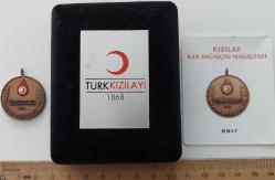 2017 KIZILAY KAN BAĞIŞÇISI BRONZ ORİJİNAL MİNELİ MADALYASI DARPHANE BASKISI SERTİFİKALI ORİJİNAL KUTUSUNDA R1A1A1 ÇOK NADİR PEK ÇIKMAZ