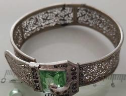 OSMANLI SON DÖNEM FRANSADAN ALINMA TELKARE SANATSAL MÜTHİŞ İŞLEME AÇIK YEŞİL KRİSTAL TAŞLI ORİJİNAL GÜMÜŞ BİLEZİK B1RRR1 PEK ÇIKMAZ