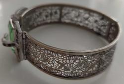 OSMANLI SON DÖNEM FRANSADAN ALINMA TELKARE SANATSAL MÜTHİŞ İŞLEME AÇIK YEŞİL KRİSTAL TAŞLI ORİJİNAL GÜMÜŞ BİLEZİK B1RRR1 PEK ÇIKMAZ