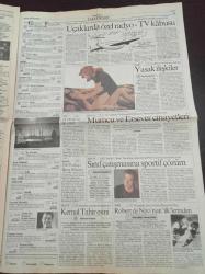 Cumhuriyet 2 Gazetesi - 24 Ocak 1994 - Sayı 24946 - Uğur Mumcu İçin Çiçekler De Yas Tutuyor - İdil Biret Fotoğrafı - Lezbiyen Bir İlişkiyi Ele Alan Türk Filmi Düş Gezginleri - Lale Mansur