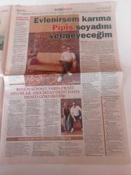 Hürriyet Pazar Gazetesi - 1 Ağustos 2004 - Oğuz Aral Anısına Son Gırgır - Stelyo Pipis Fotoğrafı - Avrupa'nın Emirdağlı Bakanı Emir Kır - Latif Demirci - Arman Kırım