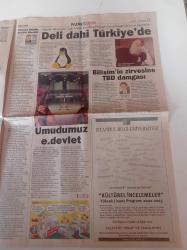 Hürriyet Pazar Gazetesi - 1 Eylül 2002 -Zaza Enden- Falih Rıfkı'nın Kaleminden Atatürk'ün Köpeği Şımarık Foks - Bu Resimleri 12 Rus Ressam Moskova'da Yaptı - Kemal Derviş - Nilüfer Göle - Şerif Mardin - Sucuk Döneri Kim Yarattı