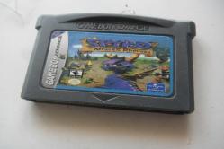 NINTENDO GAMEBOY Advance SPYRO      (İSİMSİZ DEMİR RAF KUTU