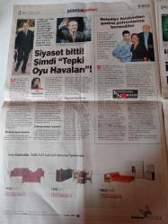 Milliyet Pazar Gazetesi - 25 Ağustos 2002 - Recep Tayyip Erdoğan -Trabzonspor'un Güney Koreli Futbolcusu Lee Eul Yong Fotoğrafı - Rus Pop Grubu Tatu'yu Lezbiyen İmajı Ünlü Yaptı - Gülben Ergen - Yılmaz Erdoğan - Sibel Can