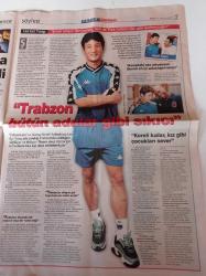 Milliyet Pazar Gazetesi - 25 Ağustos 2002 - Recep Tayyip Erdoğan -Trabzonspor'un Güney Koreli Futbolcusu Lee Eul Yong Fotoğrafı - Rus Pop Grubu Tatu'yu Lezbiyen İmajı Ünlü Yaptı - Gülben Ergen - Yılmaz Erdoğan - Sibel Can