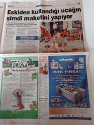 Milliyet Pazar Gazetesi - 25 Ağustos 2002 - Recep Tayyip Erdoğan -Trabzonspor'un Güney Koreli Futbolcusu Lee Eul Yong Fotoğrafı - Rus Pop Grubu Tatu'yu Lezbiyen İmajı Ünlü Yaptı - Gülben Ergen - Yılmaz Erdoğan - Sibel Can