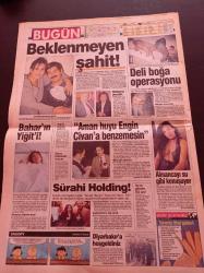 Bugün Gazetesi - 27 Nisan 1996 - Banu Alkan Fotoğrafı - Turizm Bakanı Işılay Saygın Turistik Yerlerde Fes Satışını Yasaklıyor - İstanbul Üniversitesi'nde Eylem