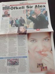 Hürriyet Pazar Gazetesi - 1 Şubat 2004 - Gamze Özçelik-İşte Yılmaz Erdoğan'ın Annesi - Batanay'ın İlk Kayıtları Albüm Oldu - Yalçın Doğan - Öfkeli Sir Alex Ferguson - Mars Maçında Amerikalı Robotlar Avrupalı Robotları Nasıl Yendi