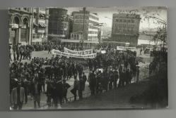 KARAKÖY MEYDANI ÖĞRENCİ YÜRÜYÜŞÜ / İKTİSAT FAKÜLTESİ TALEBE CEMİYETİ PANKARTLI FOTOĞRAF...