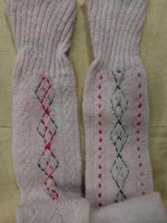 YÜN ÇORAP, EL İŞİ YAPAĞI ÇORAP, KÖK BOYA SÜSLEMELİ.