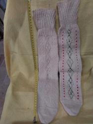 YÜN ÇORAP, EL İŞİ YAPAĞI ÇORAP, KÖK BOYA SÜSLEMELİ.