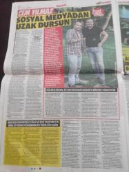 Hürriyet Kelebek Gazetesi - 18 Ekim 2015 - Merve Özbey Fotoğrafı- İzzet Çapa - Şebnem Ferah Amerika Yolcusu -  Cem Yılmaz Twitter'da Güldürmüyor- Yılmaz Güney Memduh Ün'ü Nerede Neden Tokatladı