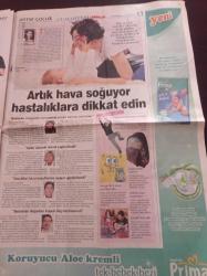Milliyet Cumartesi Gazetesi - 12 Eylül 2009 - Hayrettin Karaoğuz Fotoğrafı - Kızsız Adam'ın Yıldızı Beyaz Perdede - İstanbul İçin Sanat Vakti - Alacakaranlık Oyuncularını Bir Türk Kızı Giyindiriyor Melis Kuriş