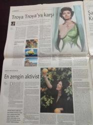 Cumhuriyet Pazar Gazetesi - 13 Haziran 2004 - Sayı 951  - Şenay Akay -Azra Akın Fotoğrafı - Ferhan Şensoy - Şans Kapıyı Kırınca - İki Film Troya Troya'ya Karşı - En Zengin Aktivist - Anita Roddick