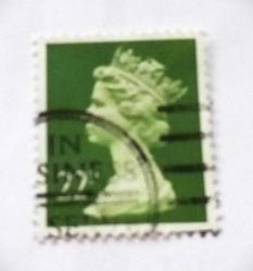 İNGİLİZ PULLARI KRALİÇE ELIZABETH 13 ADET