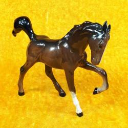 VINTAGE ROYAL DOULTON MADE IN ENGLAND DORU AT PORSELEN BİBLO , HÂLİYLE