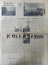 Orijinal Ulus Gazetesi - Newspaper - 10 Sonteşrin 1941 - 10 Kasım 1941 - 10 November 1941 - Atatürk'ün 3 üncü ölüm yıldönümü - Milli Şefin Türk Milletine beyannamesi - Ebedi Şef Atatürk'ün aziz hatırasını anacağız - Zonguldak'ta kömür bayramı kutlandı - Milli yasımızın yıl dönümü - Atatürk ve İsmet İnönü bir arada - Ebedî Şefin askerlik hayatı - Atatürk'ün hayatı - Atatürk ve Parti - Mukaddes Atatürk'ün altın devresi - Ebedi Şefin askerlik hayatı - Atatürk komutan - Üç dört yaşında tütün dizen çocuklar - Belsamitol ilaç reklamı - İngiliz tayyareleri Fransaya ve Napoli'ye akınlar yaptılar - Almanlar Yalta'yı zaptettiler - Atatürk seyahatte - Peyami Safa -
