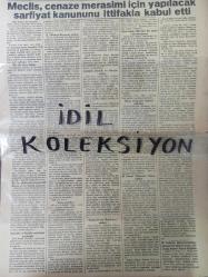 Orijinal Akşam Gazetesi - Newspaper - 15 Teşrinisani 1938 - 15 Kasım 1938 - 15 November 1938 - Atatürk'ün aziz naaşları yarın ziyaret edilecek - Türkiye'nin iki büyük evladı: Atatürk ve İnönü - Atatürk Sovyetlerle sıkı münasebetler idamesi lehinde bulunmuştur - Atatürk, Türkiye'yi kılıcı ile meydana getirmiş ve dehası ile tensik etmiştir - Almanya Atatürk'ün eserine mücadelesine hayran - Meclis, cenaze merasimi için yapılacak sarfiyat kanununu ittifakla kabul etti - Mağlup olmaz kumandan Mustafa Kemal - Atatürk'e ait 3 hatıra - Kurucusunu kaybeden boynu bükük Ankara - Atatürk anıtı - Atatürk'ün son sözü: Saat kaç diyen sormaktan ibaret oldu - İktisadi ve Mali hafta - Parker kalem reklamı - Asipin Kenan ilaç reklamı - Telefunken radyo reklamı - Neokalmina ilaç reklamı -