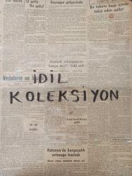 Orijinal Ulus Gazetesi - Newspaper - 21 Sonteşrin 1938 - 21 Kasım 1938 - 21 November 1938 - Ebedî şef Ankara'da - Bütün Ankara göz yaşları arasında Büyük Ata'nın cenazesi önünde ağlıyor - Dün gelen yabancı heyet be kıtalar - Acı hakikat tabut içinde - Vedaların en hazini - Bayrağın gölgesinde - Bir Tabutu huşu içinde takip eden millet - Atatürk inkılaplarını kopya değil, ibdâ etti - Rütenya'da kargaşalık artmaya başladı - Büyük Ölü Ankara'da karşılarken - Nasuhi Baydar - Cemal Kutay - Norveç kraliçesi dün vefat etti - İstanbul'dan Ankara'ya kadar ıstıraplı ve acıklı yolculuk - Amiral Şükür Okan - Celâl Bayar - Büyük ölünün cenazesi Yavuz'da - Ankara'ya memleketin emanet ettiği tabut - Gönüller fatihi Atatürk - Aspirin ilaç reklamı - Nevrozin ilaç reklamı - Biogenine ilaç reklamı - Radyolin diş macunu reklamı -