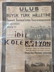 Orijinal Ulus Gazetesi - Newspaper - 22 Sonteşrin 1938 - 22 Kasım 1938 - 22 November 1938 - Büyük Türk milletine İsmet İnönü'nün beyannamesi - Eşsiz Kahraman Atatürk vatan sana Minnettardır - Milli cenaze alayı büyük ölü dün büyük törenle 80 askerin çektiği top arabası üzerinde bütün bir milletin göz yaşları arasında Etnografya müzesine götürüldü - Kemal Zeki Gencosman - Budapeşte Atatürk için yas tutuyor - Ebedî Atatürk - Fahri Ecevit - Samih Tiryakioğlu - Ekselans Metaksas'ın Atatürk için büyük teessürü - Ebedî şef ebediyete giderken - İsmet İnönü - Celâl Bayar - Abdülhalik Renda - İngiliz Mareşalı Bird Wood - General Meteksas - Büyük ölü dün büyük törenle Etnografya müzesine götürüldü - İngiliz mareşalının asil bir jesti - Sabahattin Sönmez - Resmi İlanlar -