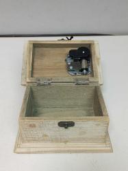 Eskilerden Tümüyle El Yapımı Laternalı Müzikli Kutu