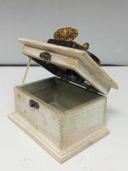 Eskilerden Tümüyle El Yapımı Laternalı Müzikli Kutu