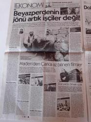 Cumhuriyet Gazetesi - 25 Eylül 2015 - Darüşşafaka'nın Koçu Oktay Mahmuti Kavga Ve Polemik Basketbolu Bitirecek - Van Persie - Diyarbakır'dan Bayramlaşma Manzaraları - Esed Yine Esad Mı Oluyor - Hac'da Facia 753 Ölü -  Bergüzar Korel - Mehmet Ali Alabora