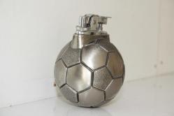 FUTBOL TOPU SEKLİNDE MASA ÇAKMAGI SORUNSUZ TERTEMIZ        DETAYLAR RESIMLERDE    (YENİ RAF