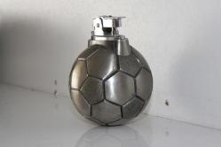 FUTBOL TOPU SEKLİNDE MASA ÇAKMAGI SORUNSUZ TERTEMIZ        DETAYLAR RESIMLERDE    (YENİ RAF