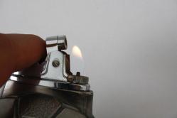 FUTBOL TOPU SEKLİNDE MASA ÇAKMAGI SORUNSUZ TERTEMIZ        DETAYLAR RESIMLERDE    (YENİ RAF