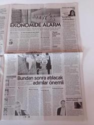 Cumhuriyet Gazetesi - 25 Eylül 2016 - Galatasaray'lı Taraftarlar Beşiktaş Maçına Dursun Özbek'le Birlikte Geldi - Cumartesi Annelerinin 600. Çığlığı - Laiklik Bildirisine Polis Dayağı - Ressam Elif Uras'ın Sergisi Açıldı - Türkiye'nin Çöp Krizi- 2 Milyon Halepli Susuz - Musa Anter