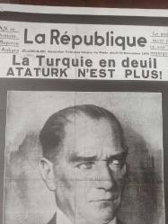 Tıpkı Basım - Dev Boy Fotokopi Kağıdında - La Republique Gazetesi - Newspaper - 10 Novembre 1938 - 10 Kasım 1938 - 10 November 1938 - La Turquie en deuil Atatürk N'est Plus - Le secretariat general de la Presidence communique: Letat de sante du President Atatürk s'estaggrave depuis minuit. Atatürk entra cematin coma et deceda a 9 h. O5.