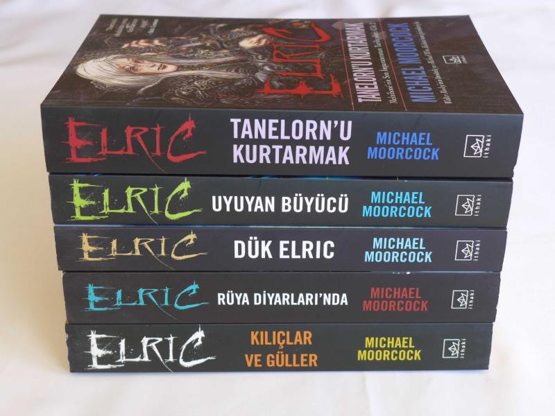 Elric Serisi 5 Kitap - Tanelorn'u Kurtarmak - Uyuyan Büyücü - Dük Elric - Rüya Diyarlarında - Kılıçlar ve Güller