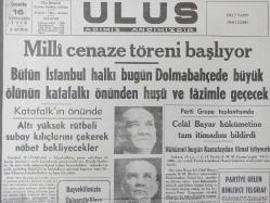 Tıpkı Basım - Dev Boy Fotokopi Kağıdında - Ulus Gazetesi - Newspaper - 16 Sonteşrin 1938 - 16 Kasım 1938 - 16 November 1938 - Milli cenaze töreni başlıyor - Bütün İstanbul halkı bugün Dolmabahçe'de büyük ölünün Katafalkı önünden huşu ve tazimle geçecek - Celâl Bayar hükümetine tam itimadını bildirdi - Partiye gelen binlerce Telgraf - Altı yüksek rütbeli subay kılıçlarını çekerek nöbet bekleyecekler - Başvekilimizin Üniversitelilere teşekkürleri - Büyük kayıp dolayısıyla umumî acının tezahürleri - Yabancı devletleri temsil edecek heyetler -