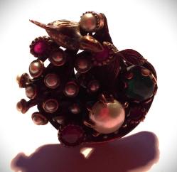 GÜMÜŞ ÜZERİNE OTANTİK TASARIMLI, ZÜMRÜT, YAKUT, İNCİ TAŞLI KUŞ MOTİFLİ YÜZÜK